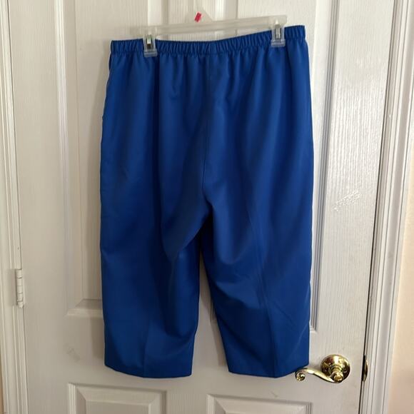 Alia women’s 14P Capri’s with pockets, beautiful blue - Picture 7 of 7